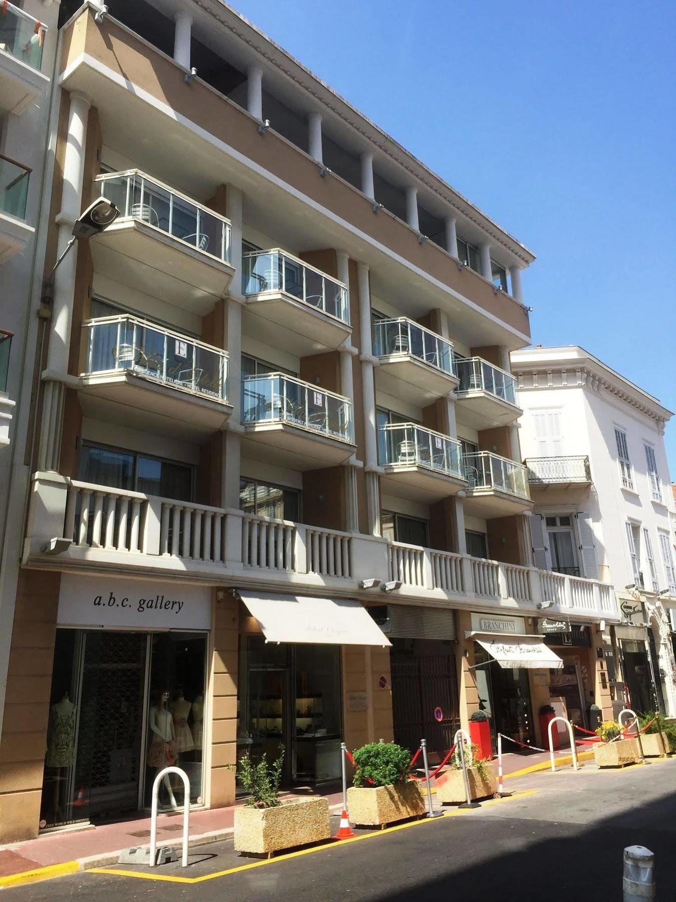 D'estelle Aparthotel